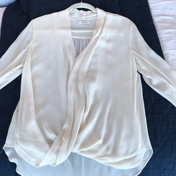 Aritzia Tops - Aritzia -Cream Silk blouse